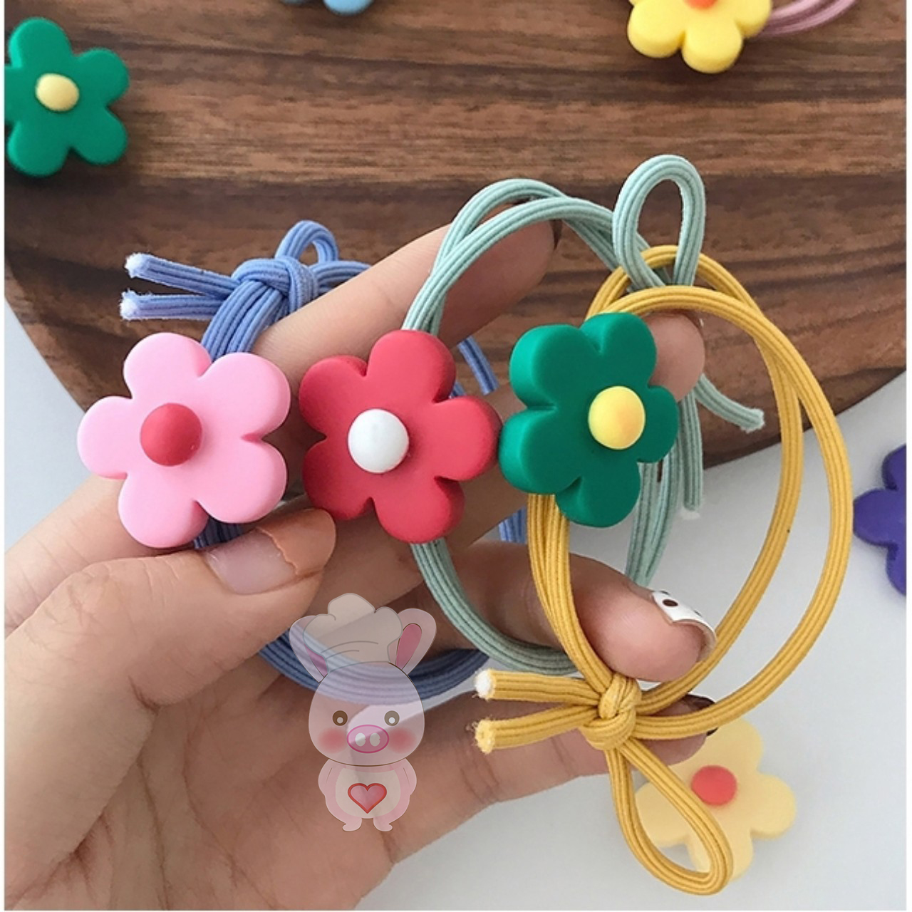 Cột tóc hình hoa mai cute cho bạn và bé