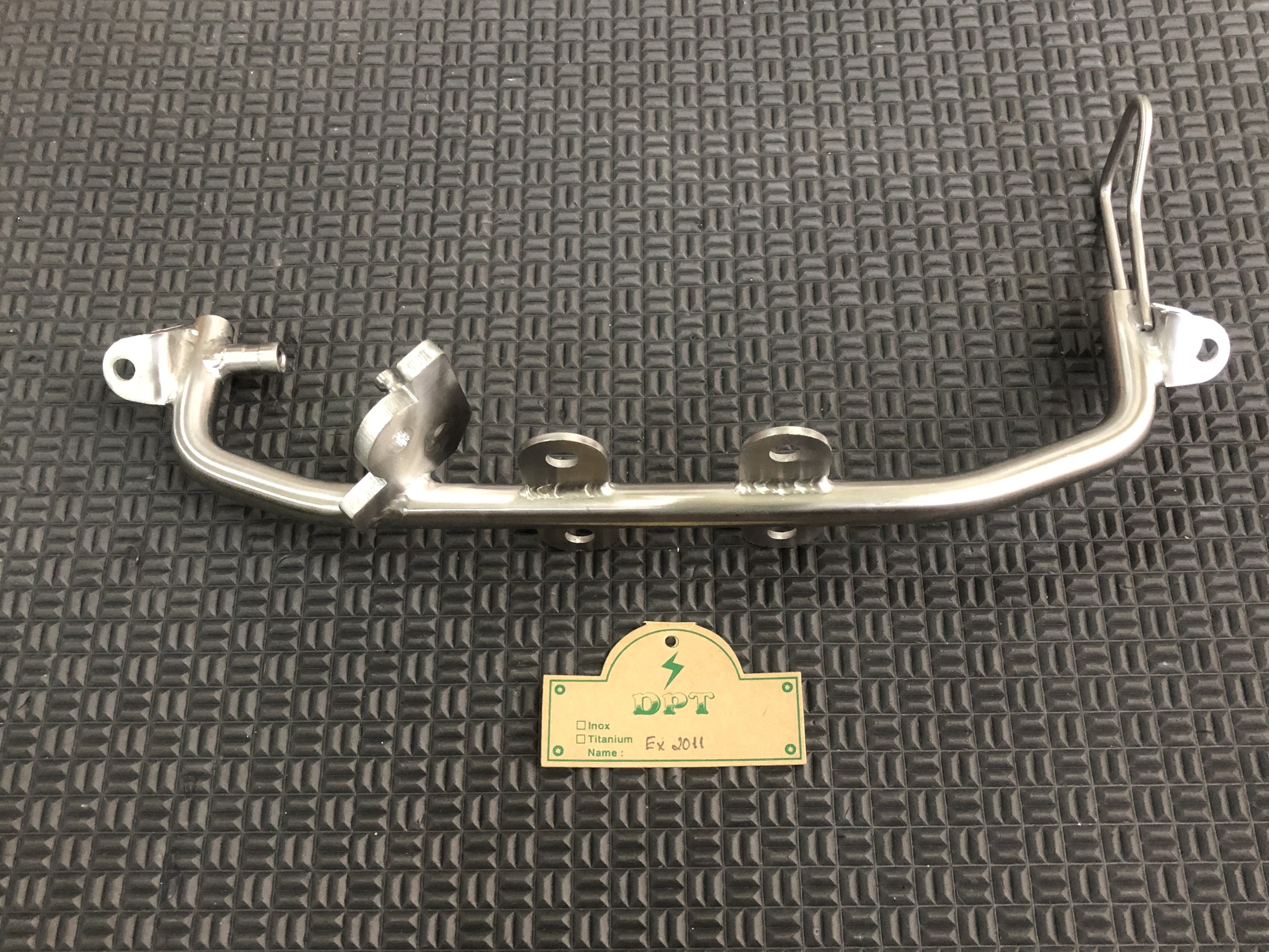 Gác máy Inox 304 dành cho các dòng xe Dream, Ex, Wave,..