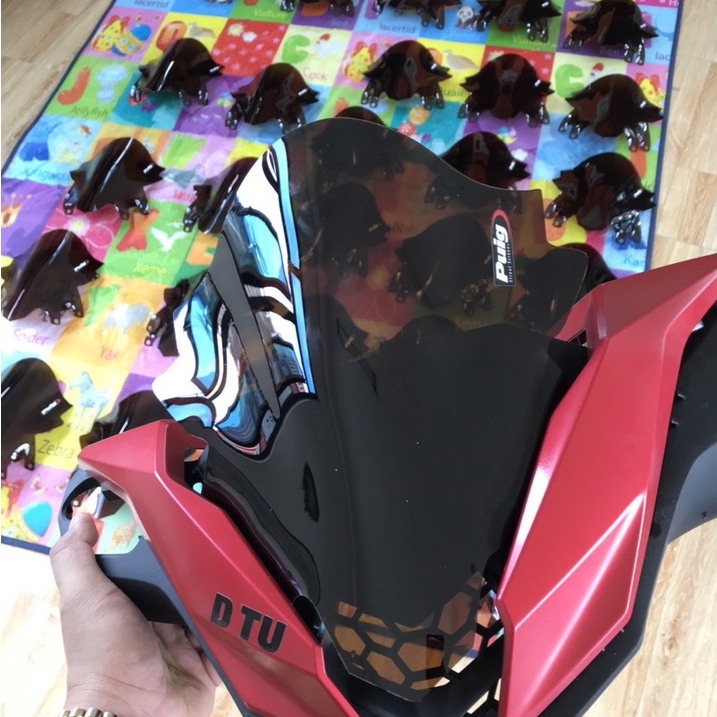 Kính chắn gió winner x v3