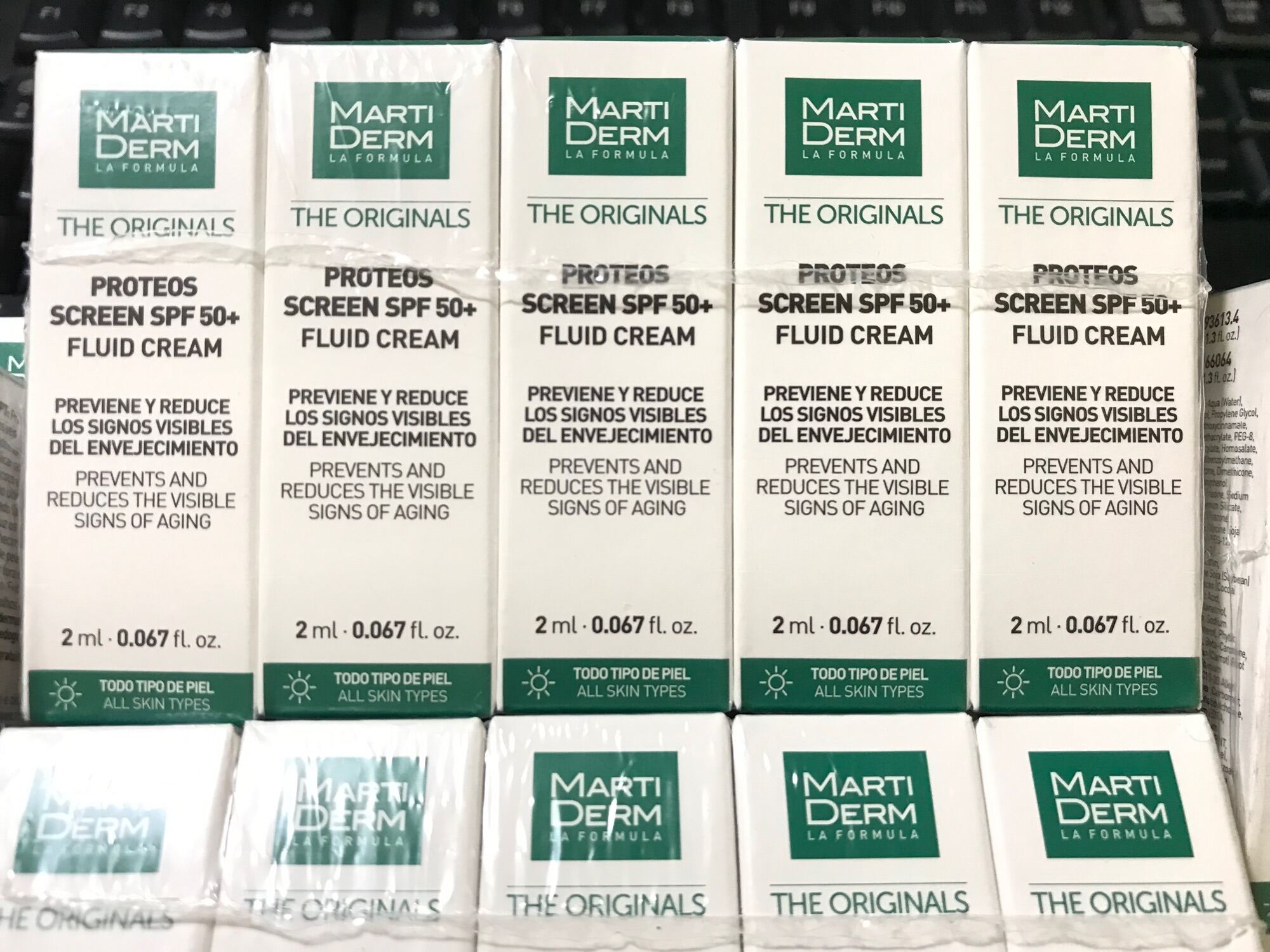 Kem chống nắng phổ rộng Marti derm mini 2ml