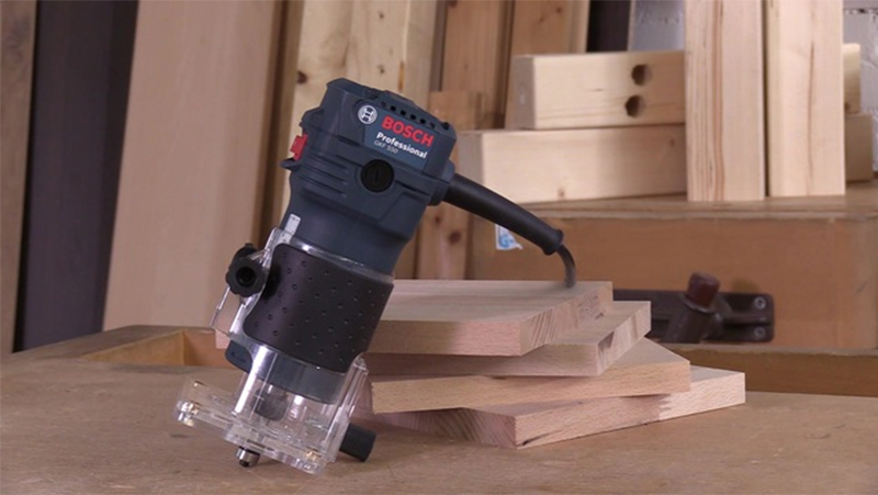 Máy phay gỗ cầm tay Bosch GKF 550
