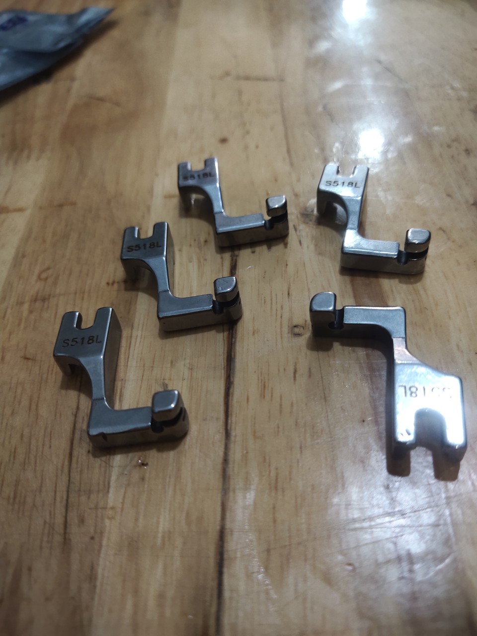 chân vịt tra dây kéo giọt nước S518L