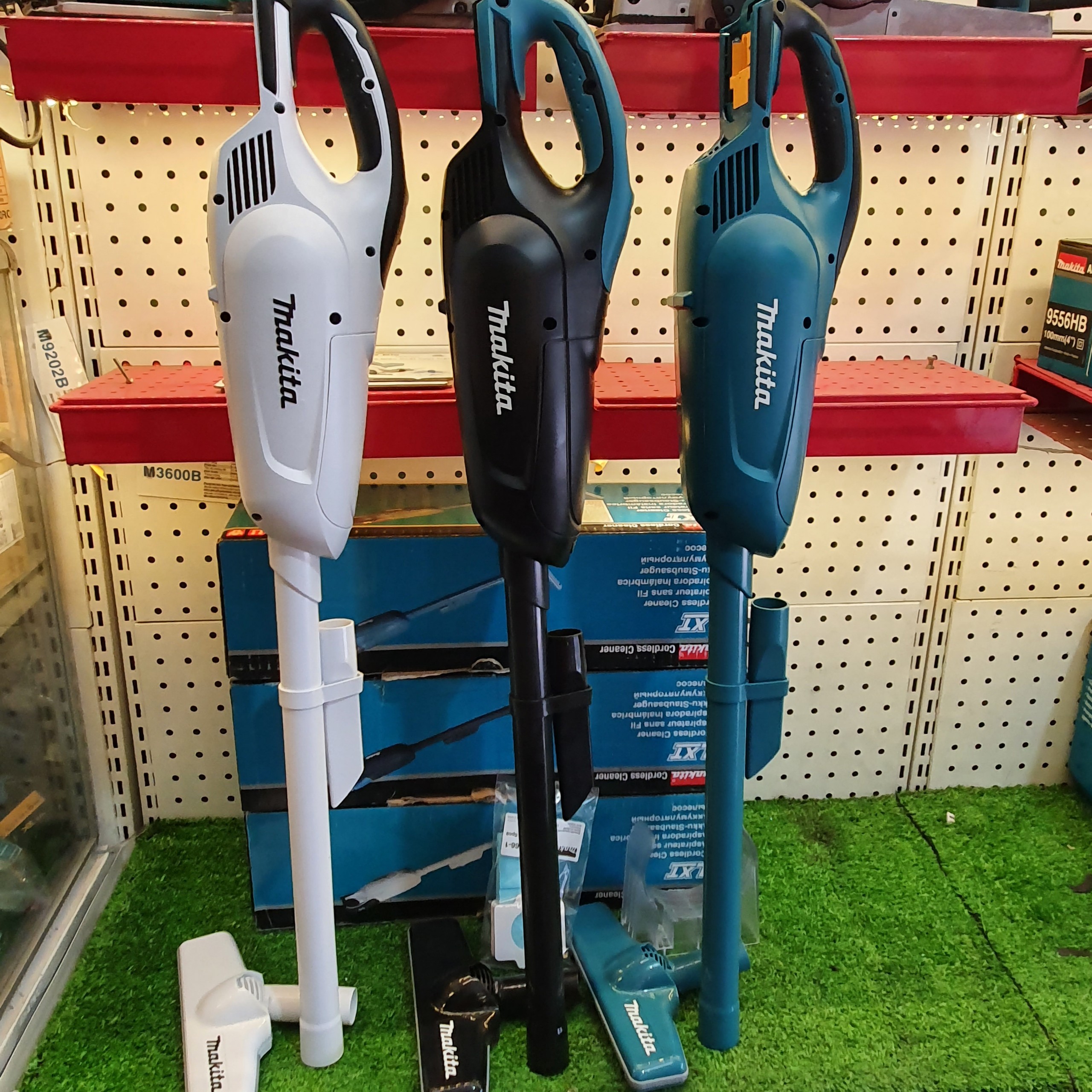 Máy hút bụi dùng pin makita dcl182z 18v