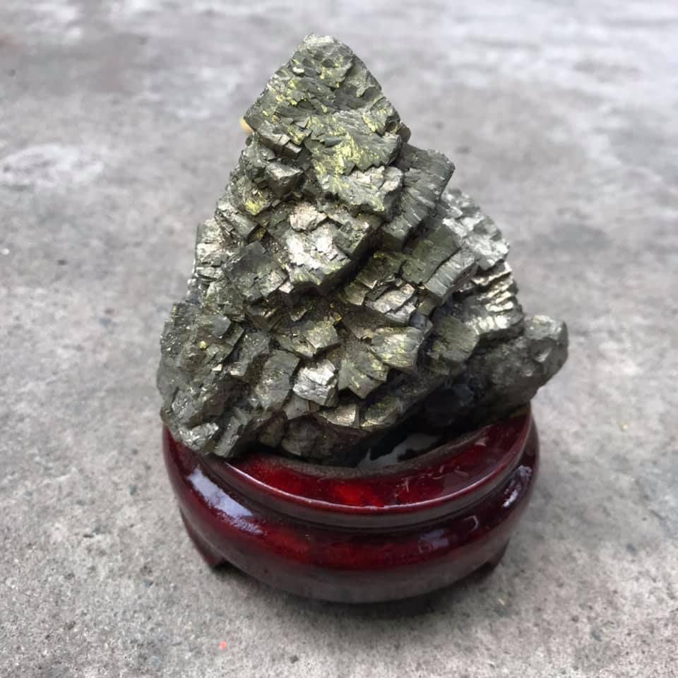 TRỤ ĐÁ VÀNG GĂM PIRIT SIZE DƯỚI 1KG
