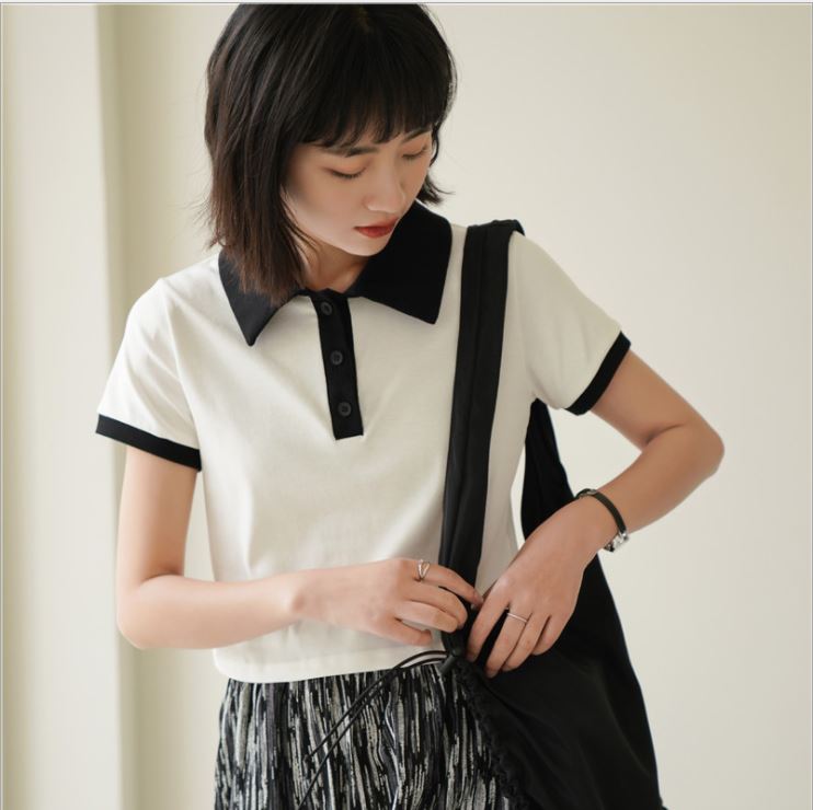 Áo thun nữ cổ phối màu đen trắng