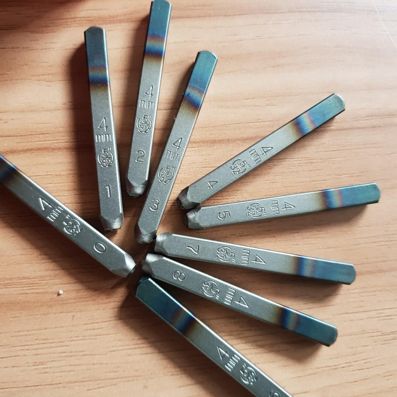 Bộ đục số đóng số  4 ly