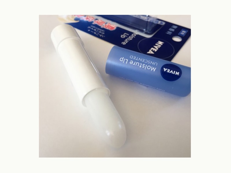Son dưỡng môi Nivea Moisture Lip 3.9g (3 loại) Không mùi