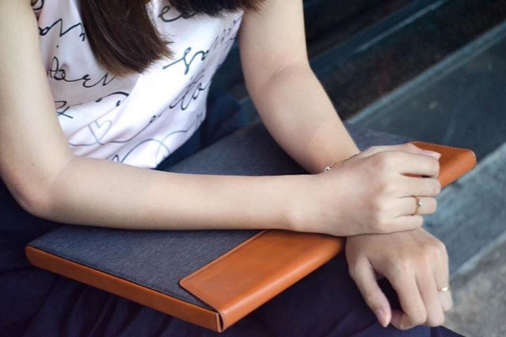 Túi chống sốc Tomtoc Premium Leather for Macbook, Surface - H15