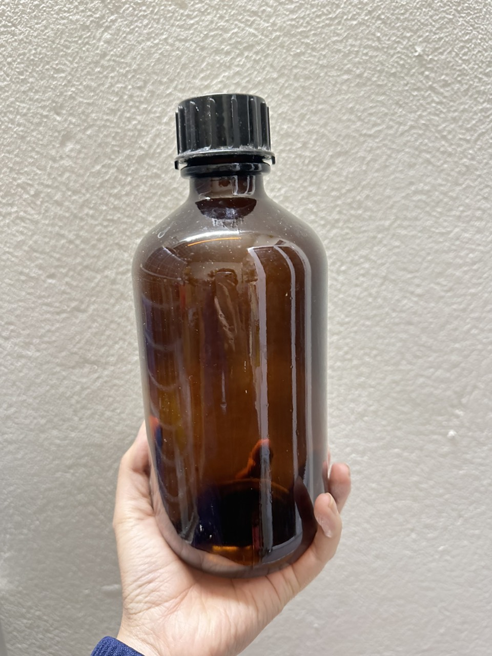 Chai thủy tinh nâu 1 lít nắp vặn xanh hoặc nắp vặn nâu