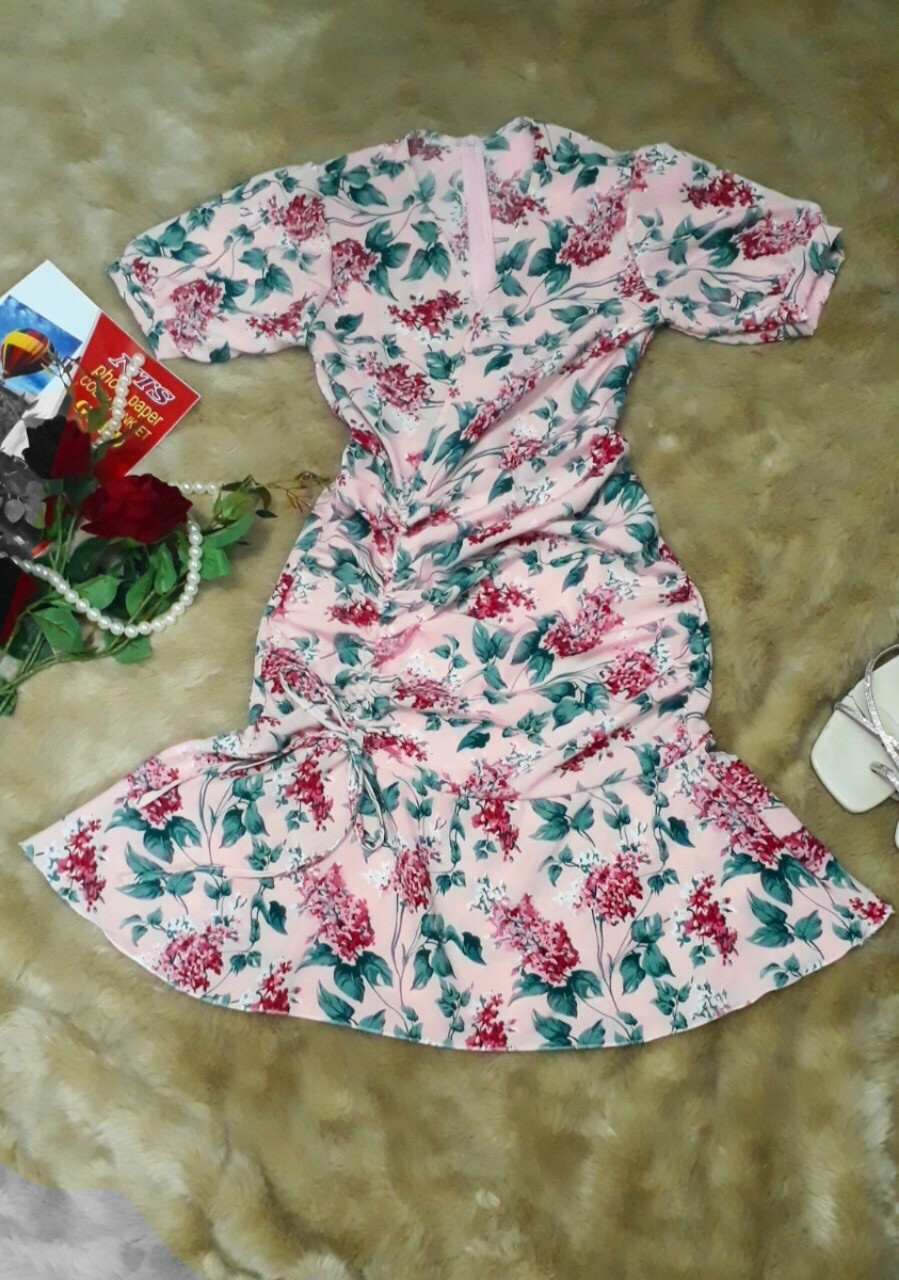 Đầm nữ hoa cúc cổ V rút dây