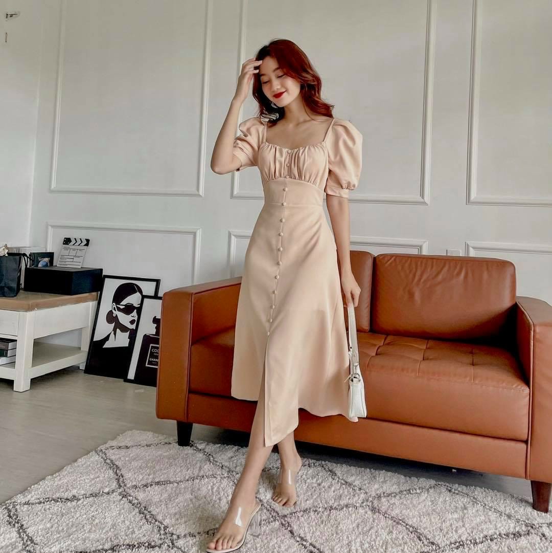 Đầm kem nhúng ngực nút trước