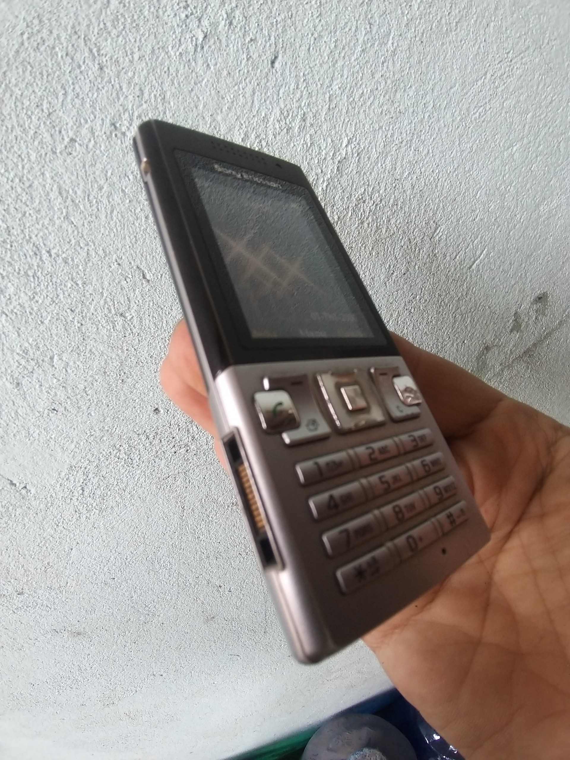 Sony Ericsson T700i