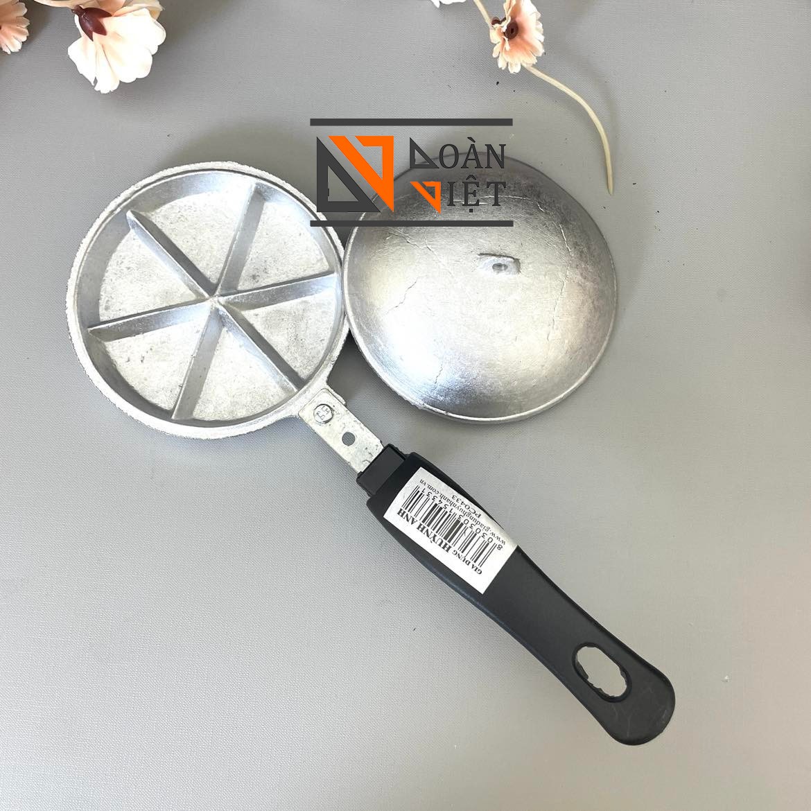 Mold egg quail, left light-there are 2 kinds of mould non-stick and non-stick. Cake mold French triangle