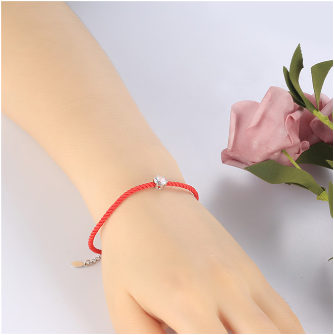 Dây đeo tay đính hạt dễ thương
