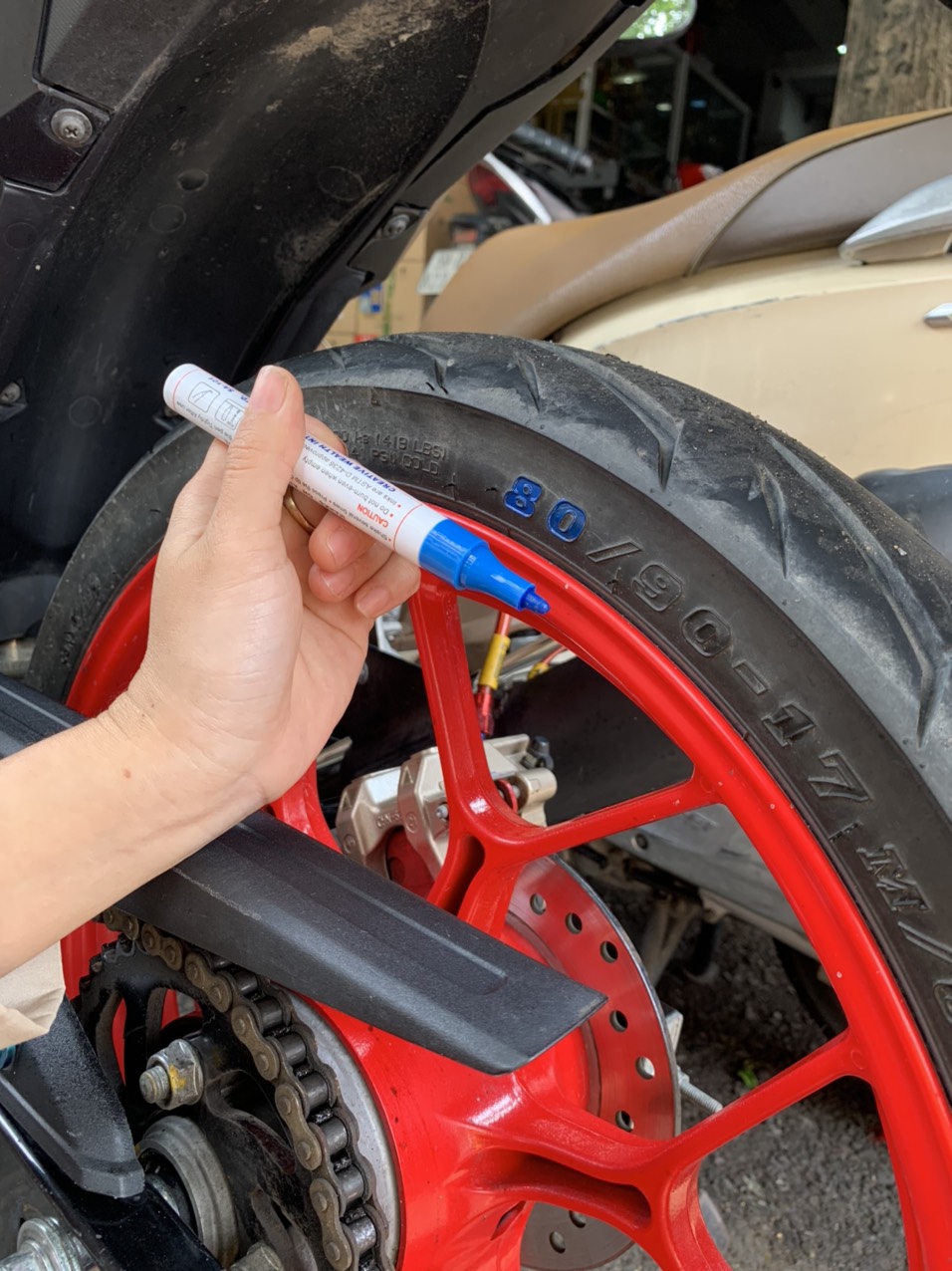 [HCM]BÚT VẼ LỐP XE