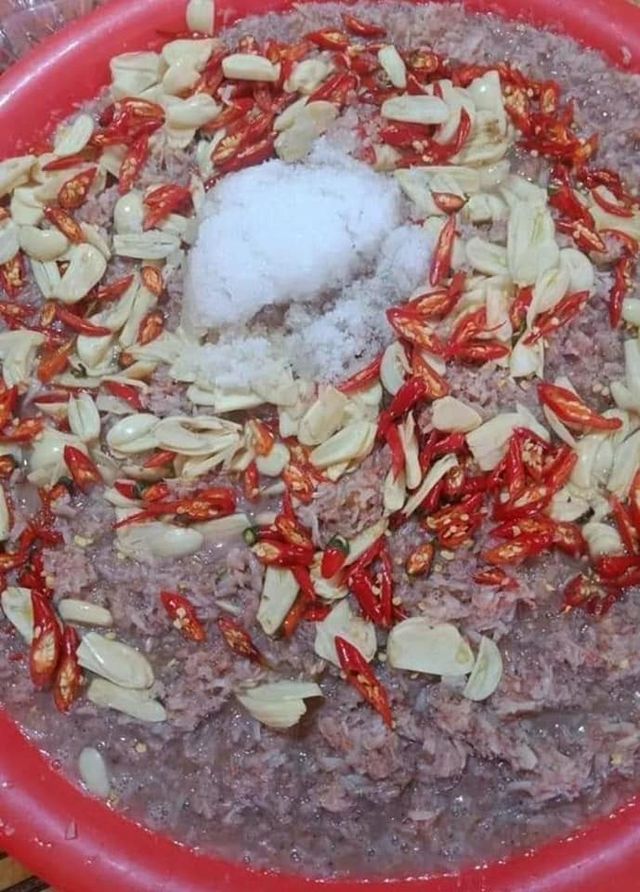 Ruốc chao (mắm ruốc chua)