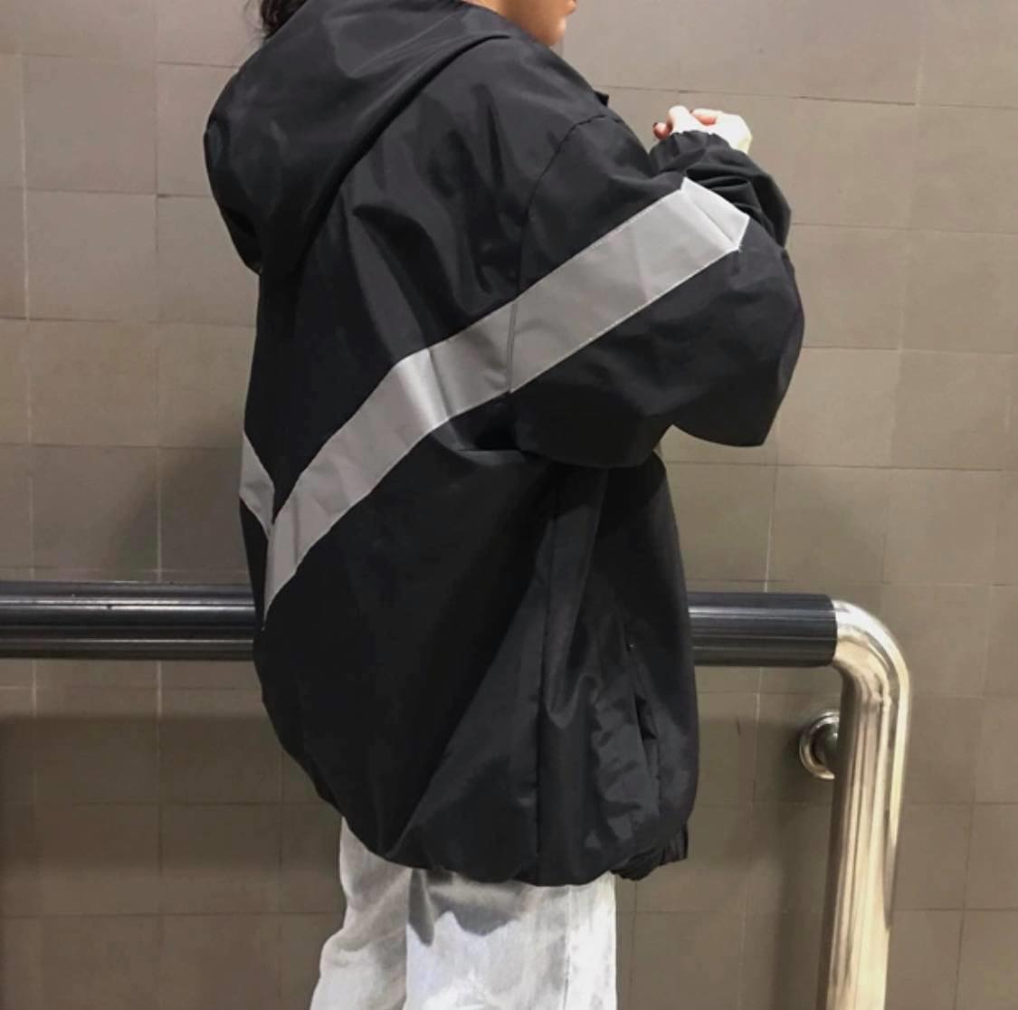 [YoloBoutique] ÁO KHOÁC ESSENTIALS PHẢN QUANG UNISEX (ĐEN)