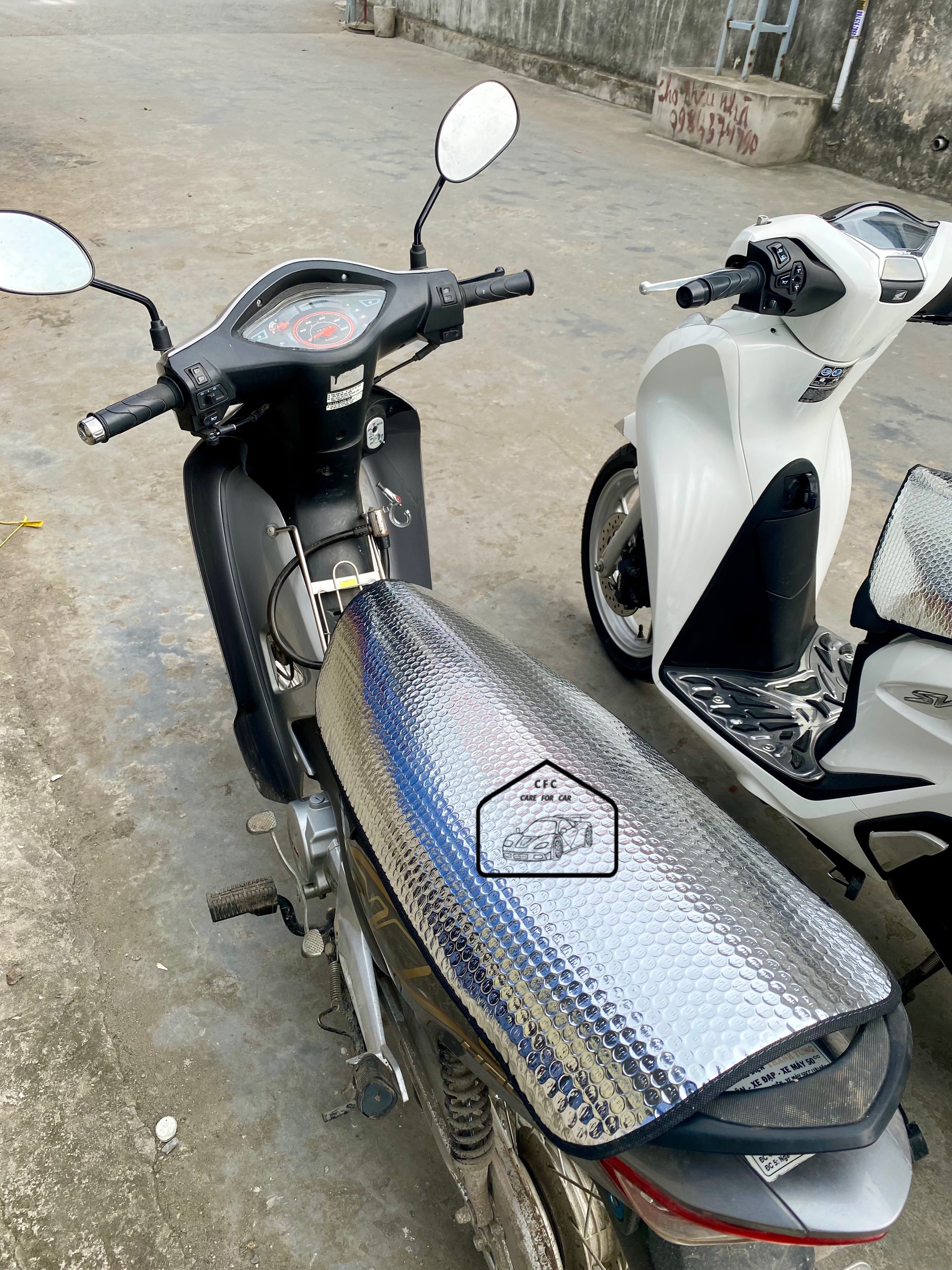 tấm che nắng yên xe máy