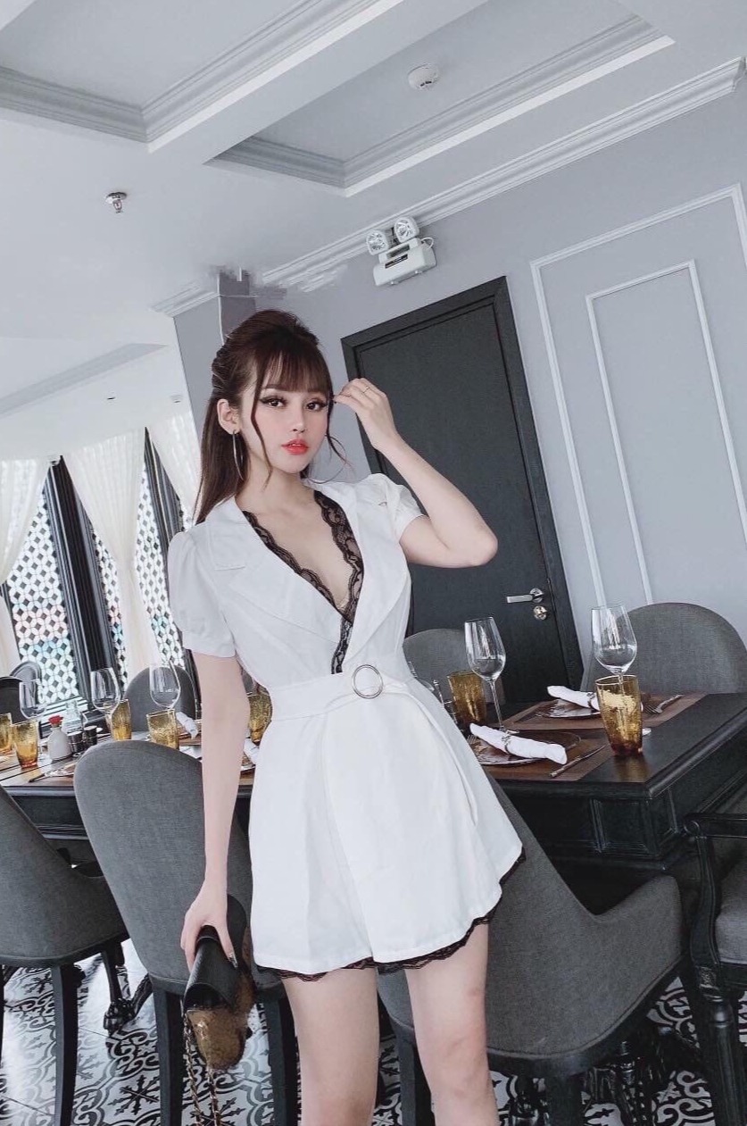 Đầm cổ tim viền ren xinh xắn