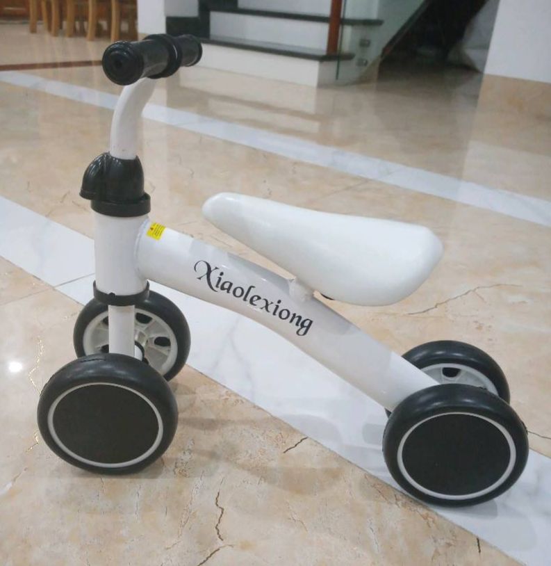 Xe chòi chân 4 bánh tự cân bằng cho bé - 1003