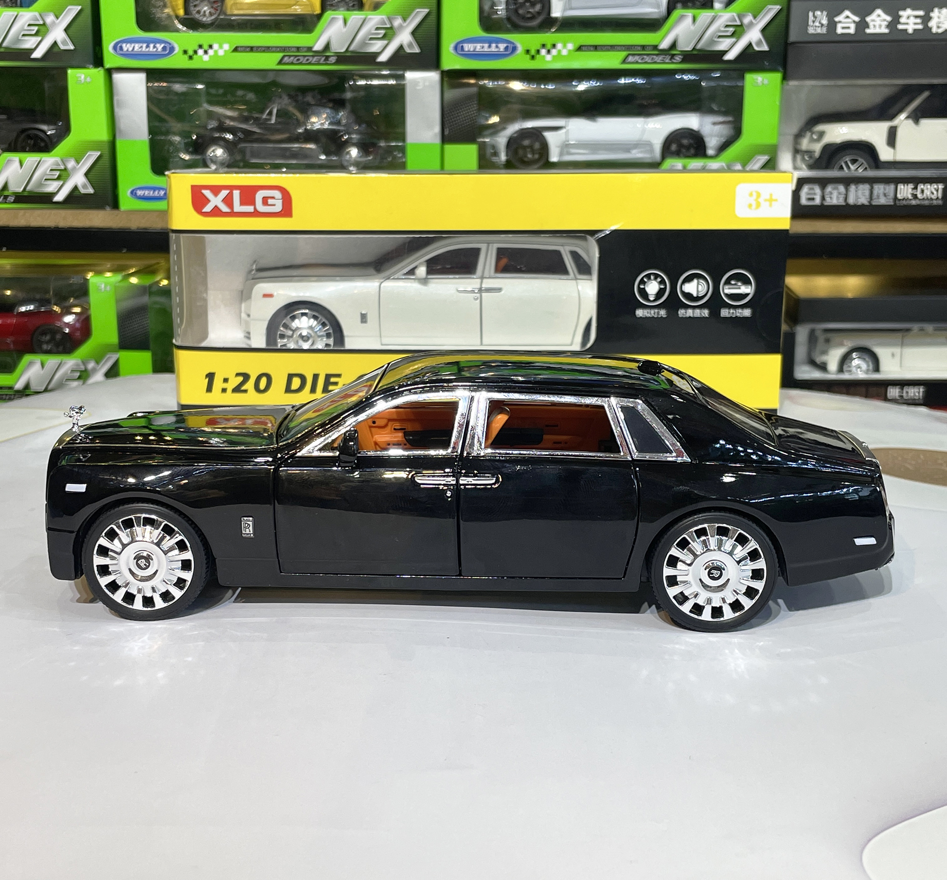 Mô hình xe bằng kim loại Rolls-Royce Phantom 8 tỉ lệ 1:20 hãng XLG 3 màu