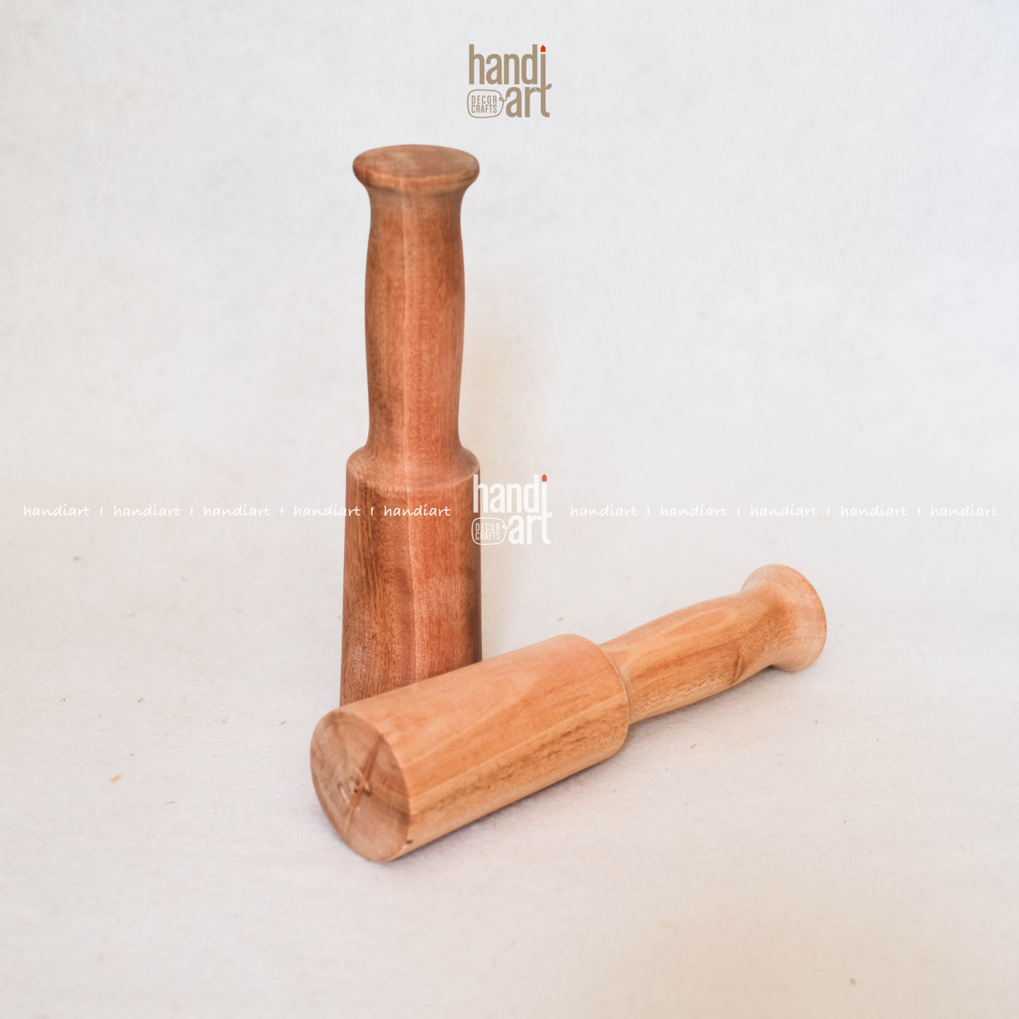 Dụng cụ đập nước đá bằng gỗ, Chày gỗ