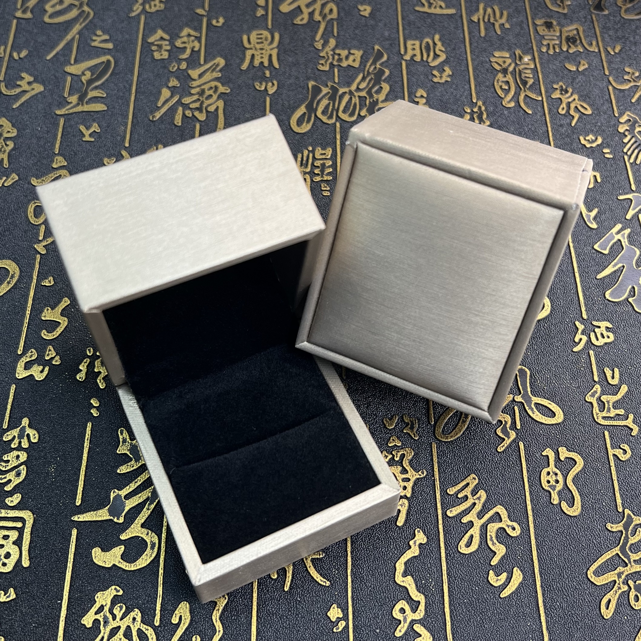 Hộp Nhẫn Chất Liệu Da Cao Cấp Sang Trọng