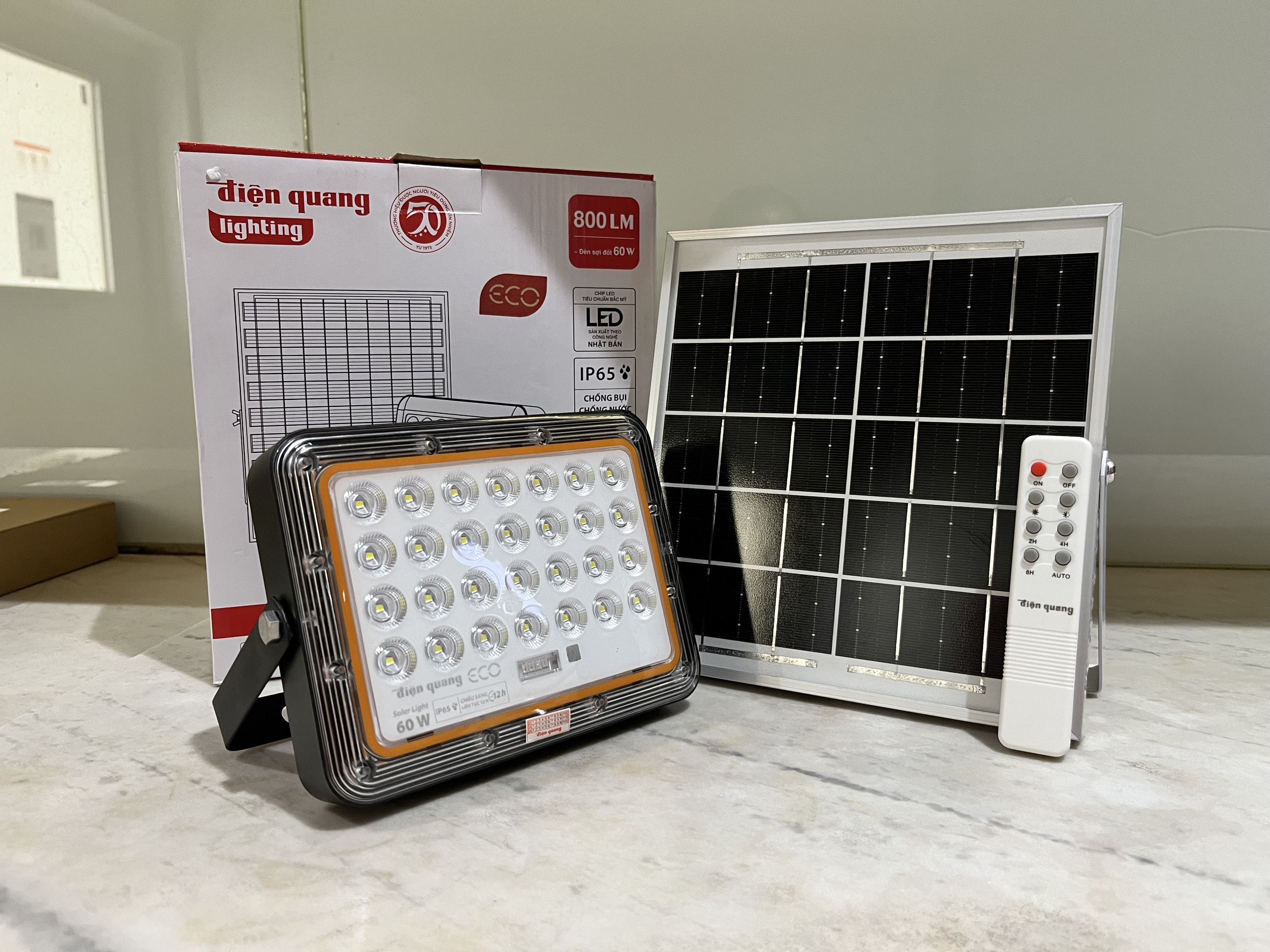 Đèn năng lượng mặt trời, LED Pha NLMT Điện Quang (Công suất từ 60W - 300W, BH 2 năm, Hiệu suất cao, Quang thông cao có giấy kiểm định)