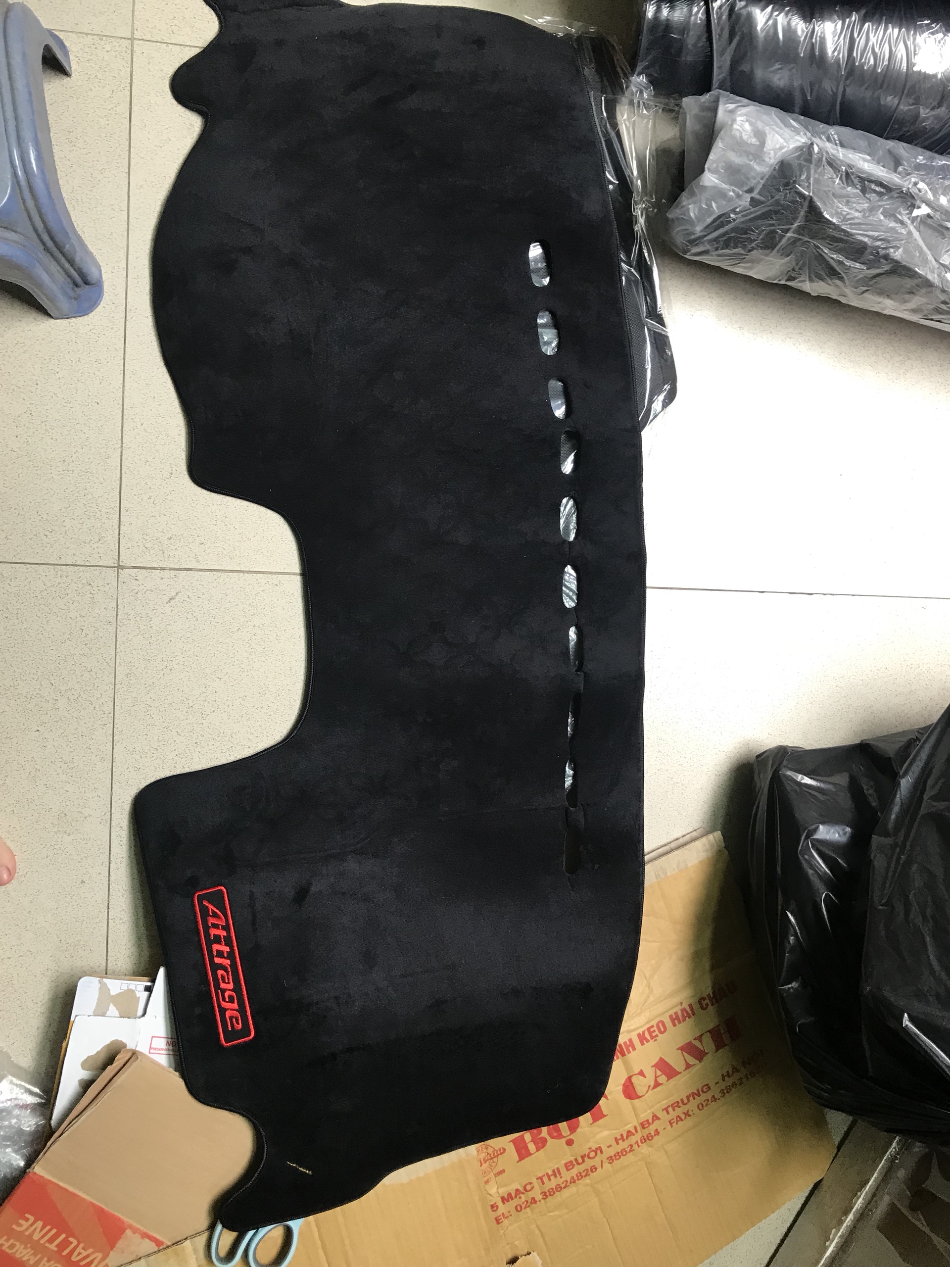 Thảm chống nắng Taplo Nhung xe Mitsubishi Attrage dùng chung các đời xe 2014-2021.