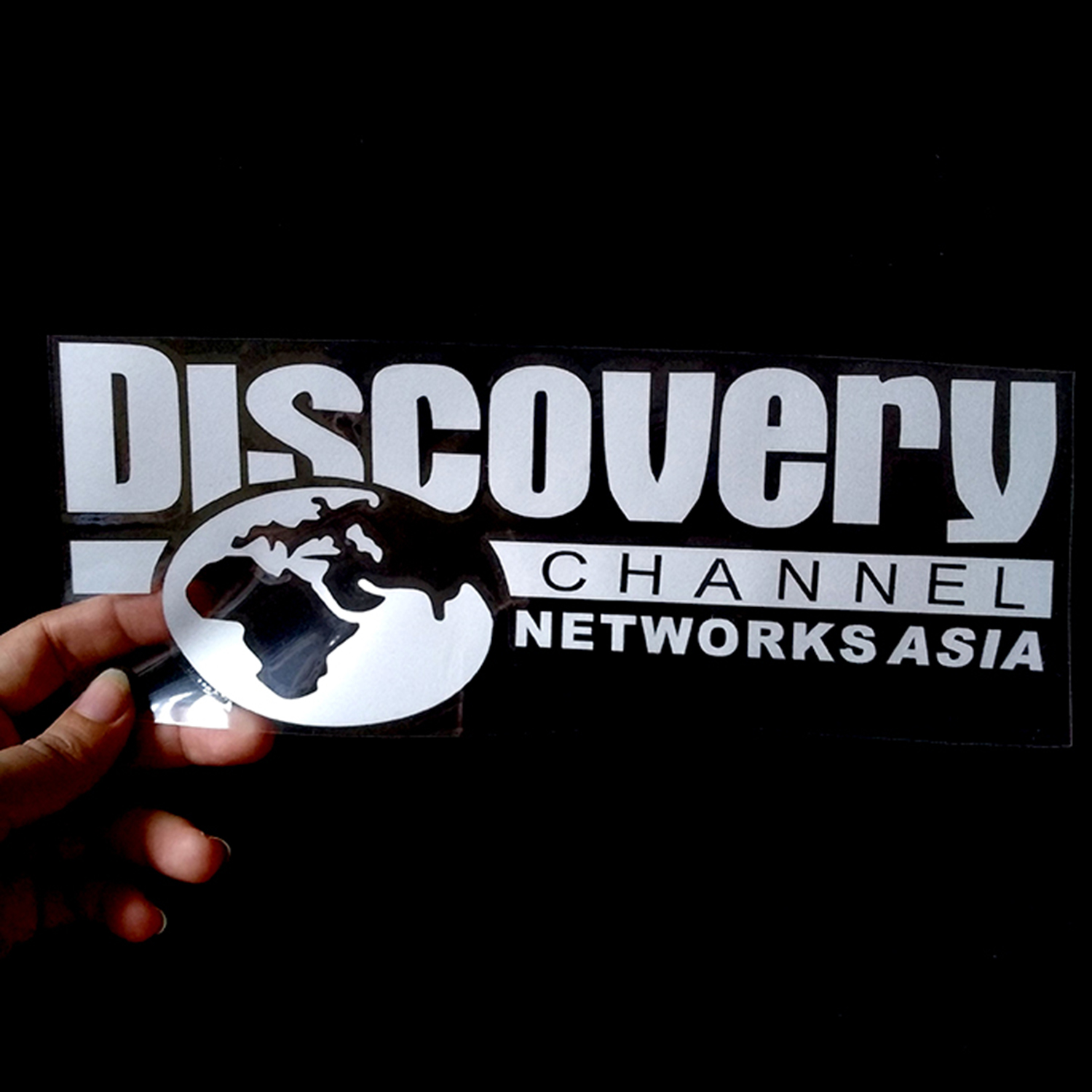 Decal dán DISCOVERY CHANNEL loại nhỏ ( Kích thước 25cm x 9.5cm )