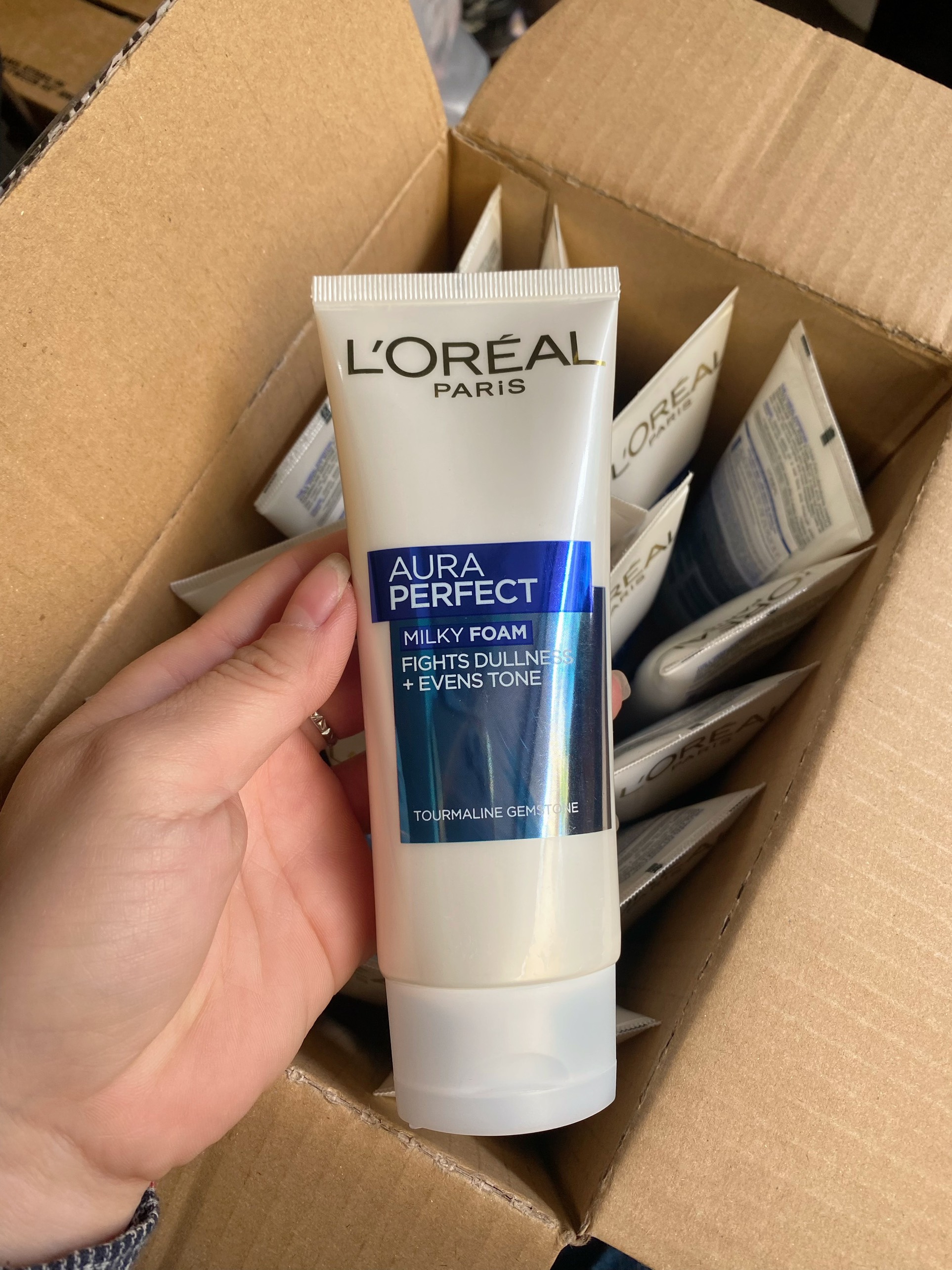 Sữa Rửa Mặt L'Oreal  100ml Aura Perfect Milky Foam