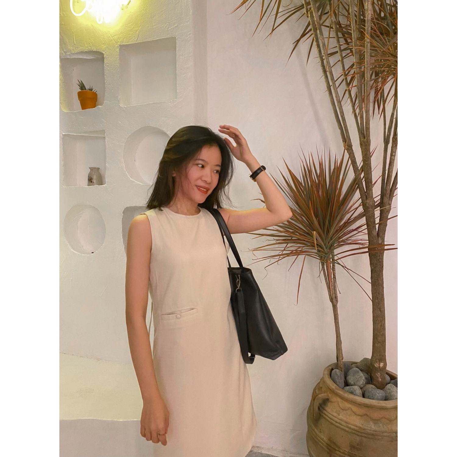 Đầm form suông sát nách tà xéo