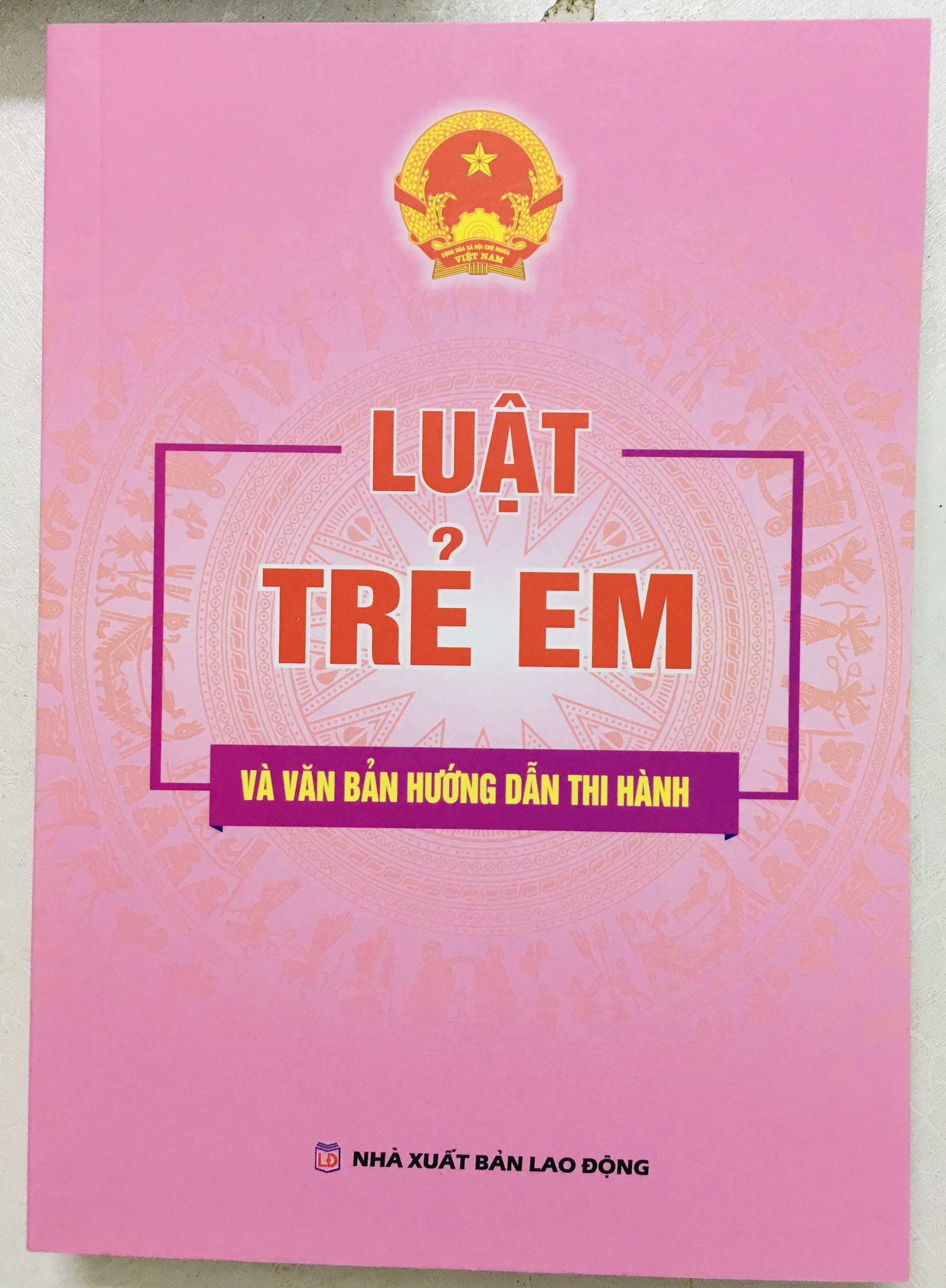 Sách : luật trẻ em và văn bản hướng dẫn thi hành