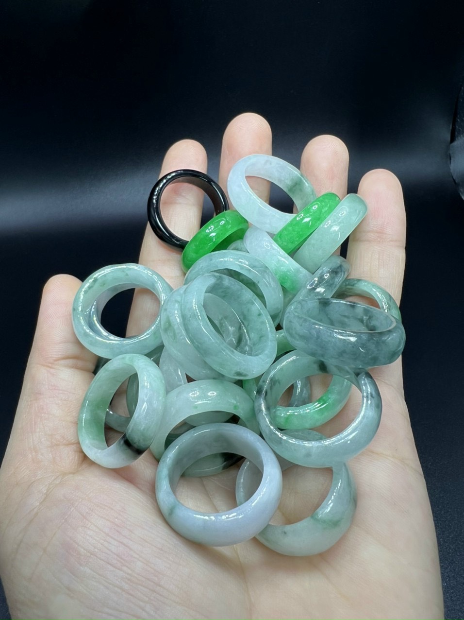 NHẪN CẨM THẠCH - ĐÁ A CẨM THẠCH NHIÊN NHIÊN XANH TRẮNG NGUYÊN KHỐI TỰ NHIÊN 100% LÊN NƯỚC SÁNG BÓNG THEO THỜI GIAN - PHONG THỦY TÀI LỘC 2022