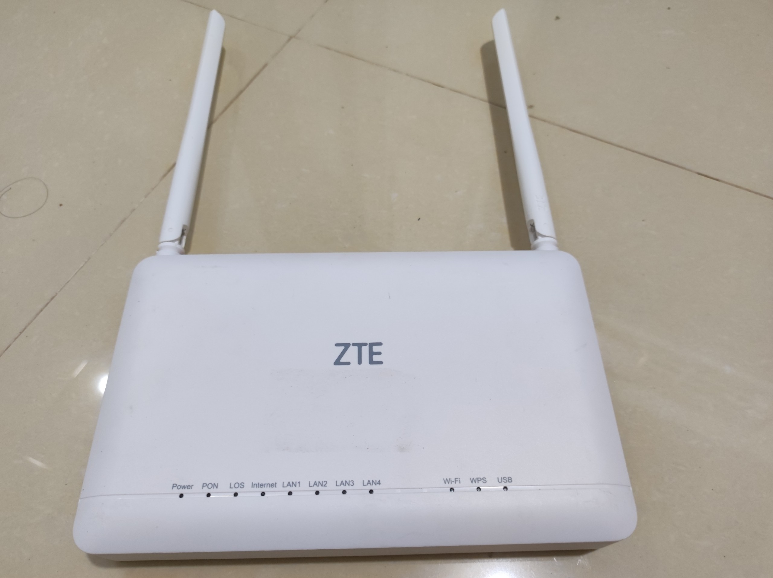 Modem FPT (ZTE F671Y - AC1000Z, AC1000C.V3) hai băng tần