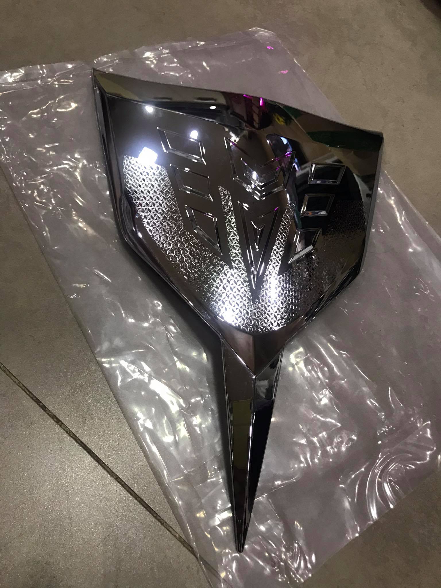 Mặt nạ/ Chỉ mũi Winner X xi trắng.