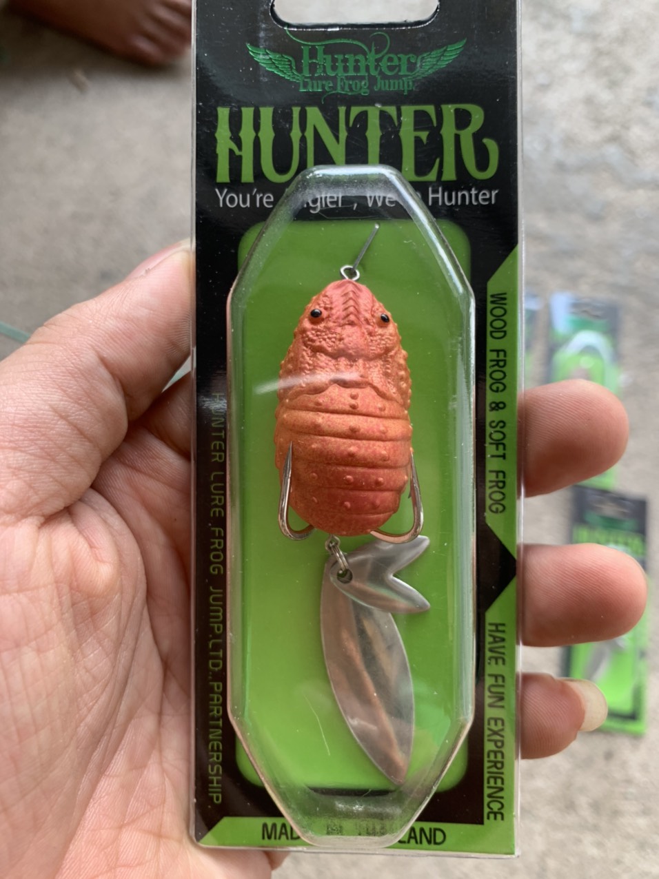nhái giả , mồi hunter V4 ( mồi giả có thìa rẽ nước sống động)