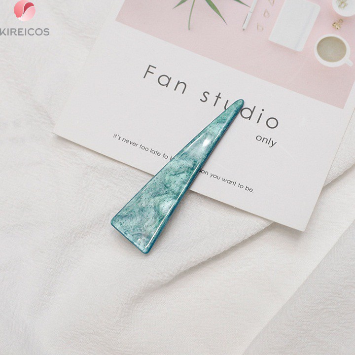 [HCM]Kẹp Tóc Đính Ngọc Lục Bảo Giả Hình Tam Giác Nhọn Sang Trọng - kireicos