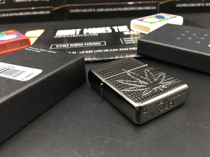 Zippo 29612 - Zippo Armor Engraved Weed Leaf Black Ice
