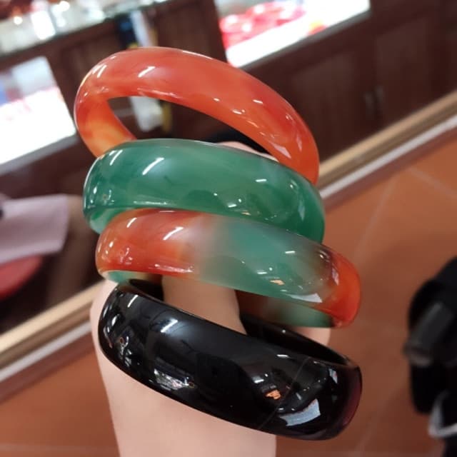 Vòng Tay Đá Mã Não Màu Đỏ Size 5.4cm