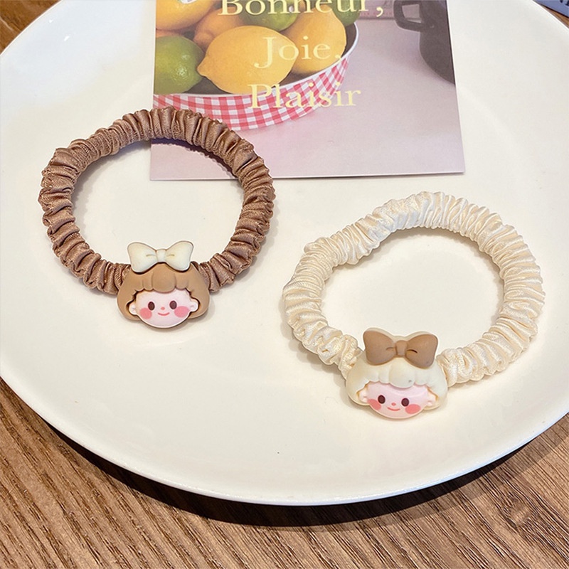 Scrunchies dây cột tóc cô gái nhỏ xinh xắn