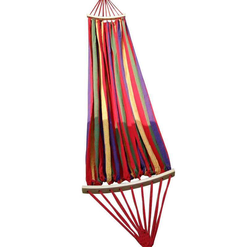 Võng du lịch được thiết kế dáng cầu vồng, 2 đầu dây chắc chắn cùng dây dù đi kèm