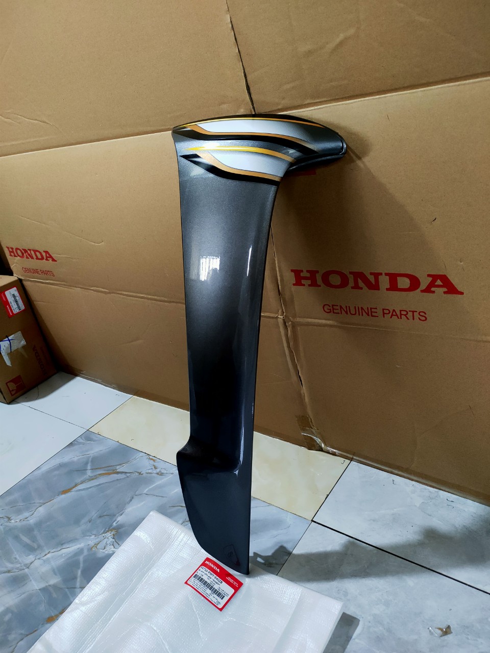 Cánh yếm phải wave s 100 năm 2008 màu đen