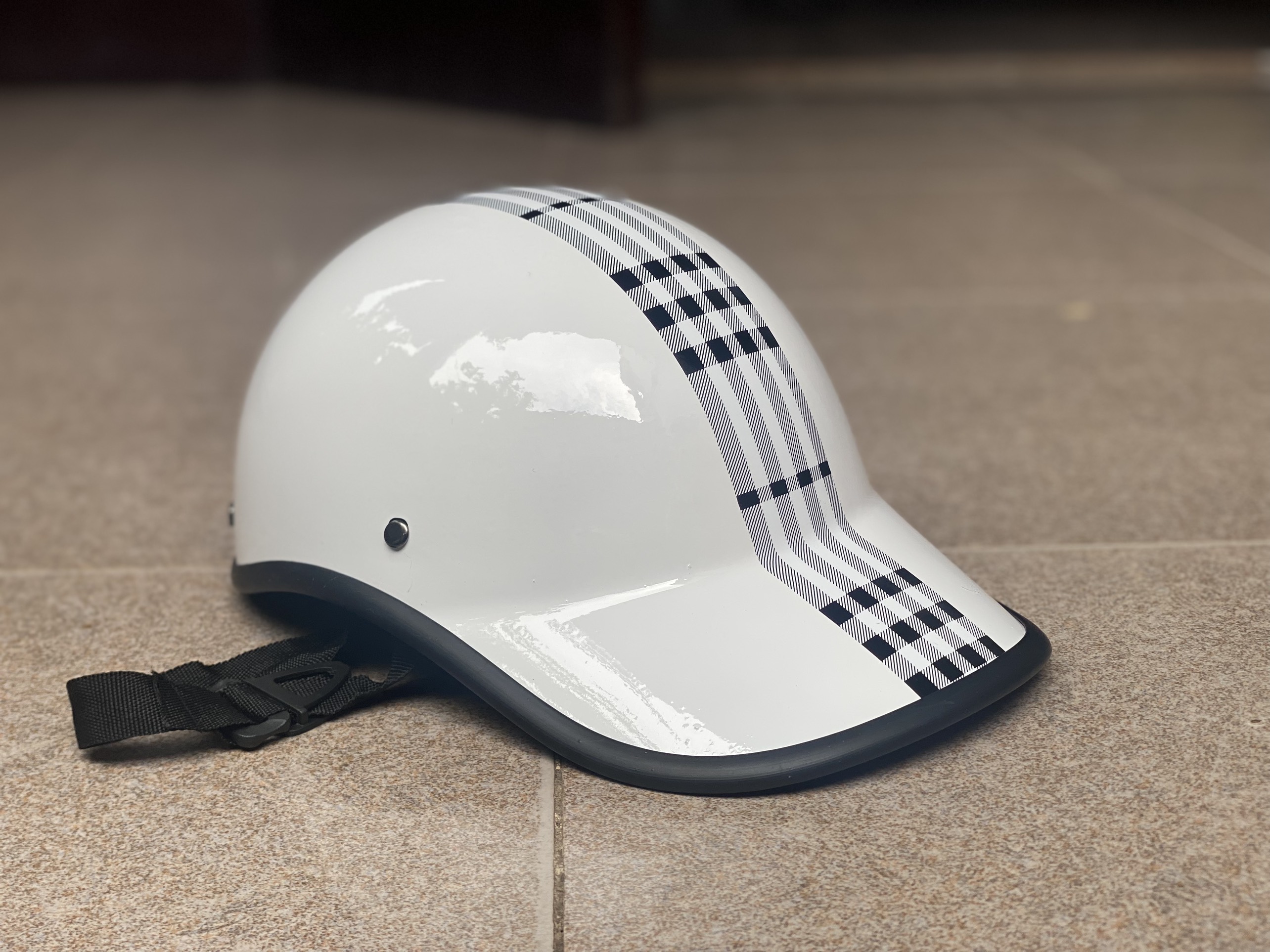 Mũ bảo hiểm lưỡi trai thời trang giá rẻ