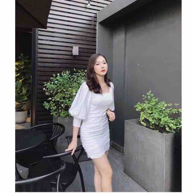 Đầm trắng linen gân ôm body cổ vuông