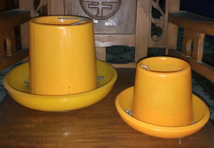 Máng Ăn Thức Ăn Khô Cho Gà Vịt Size S