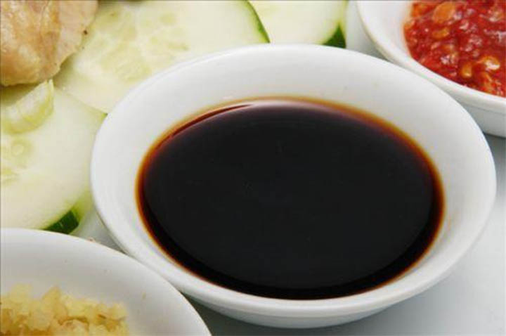 Nước tương đậu nành Maggi chai 300ml