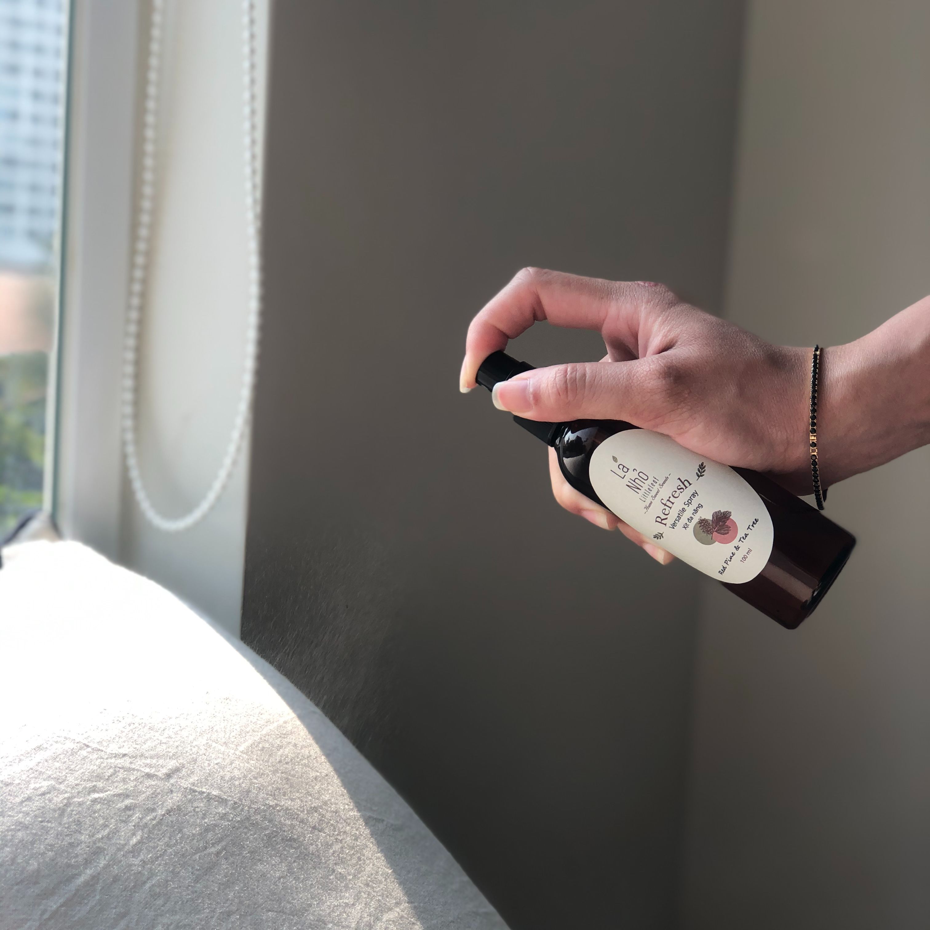 Xịt đa năng REFRESH (Thông Đỏ + Tràm Trà) từ tinh dầu thiên nhiên - Lá Nhỏ