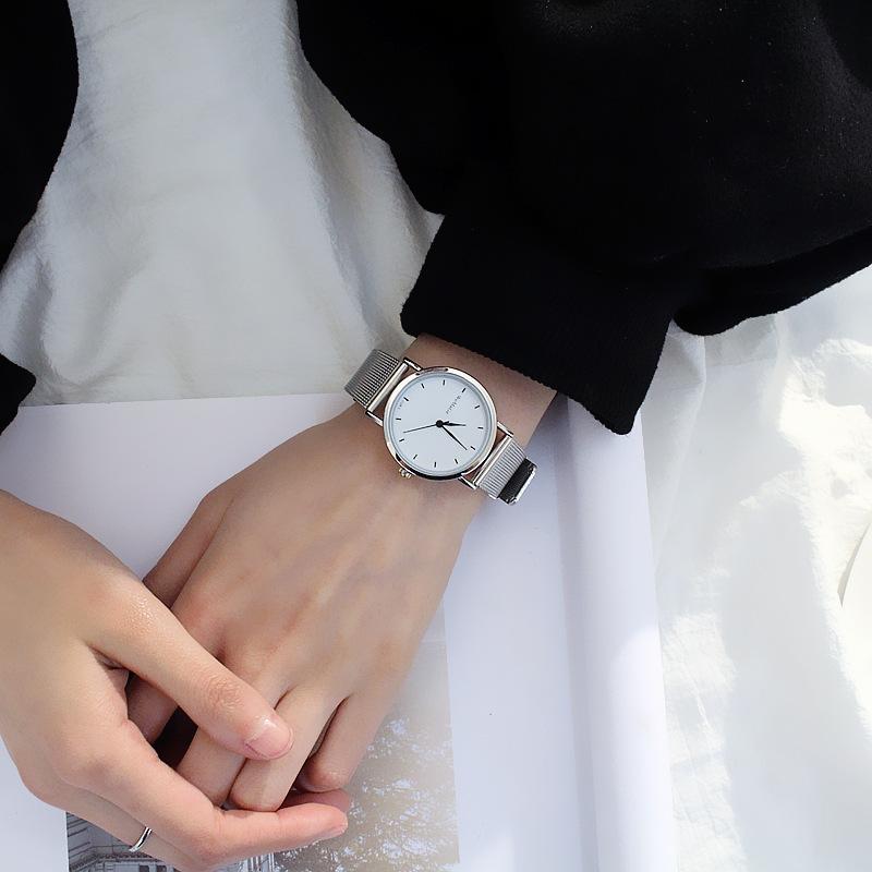 Đồng hồ dây đeo kim loại
