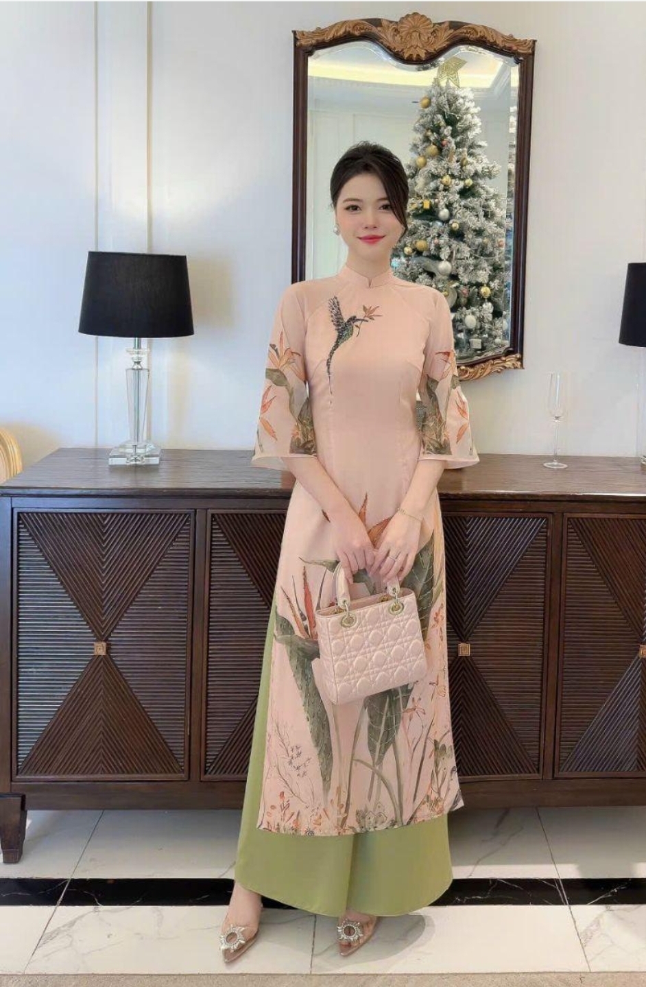 Áo dài cách tân nữ chất lụa đính kết hoa nổi - Áo Dài Lan Khuê